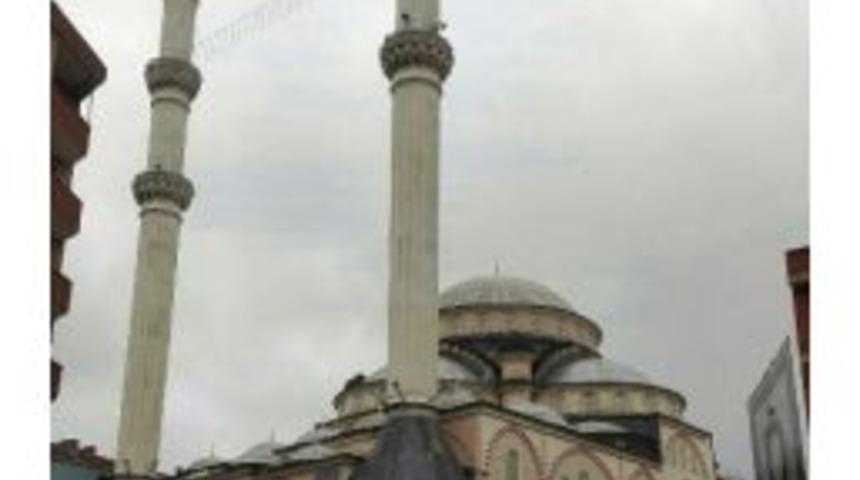 &Ccedil;ifte Minareli Camilere Mahya Takıldı