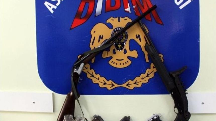 Didim&rsquo;de Silah Deposu Gibi Eve Operasyon