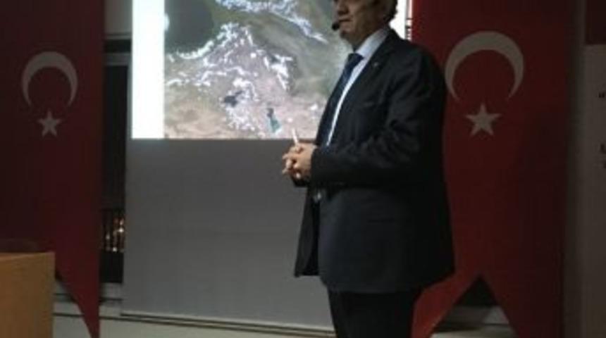 Prof. Dr. Ceylan, &ldquo;ığdır Tarihinde Urartu İzleri&rdquo; Konulu Konferansta Konuştu