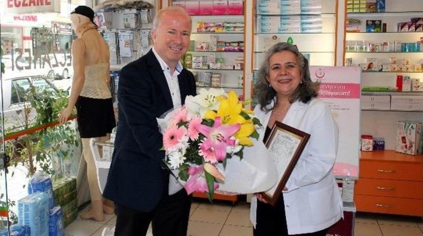 Aydın&rsquo;da Bebek Dosto Eczane &Ouml;d&uuml;llendirildi