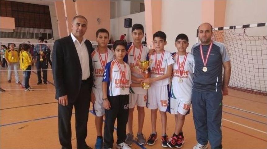 Okullararası K&uuml;&ccedil;&uuml;kler Badminton İl Birinciliği Tamamlandı