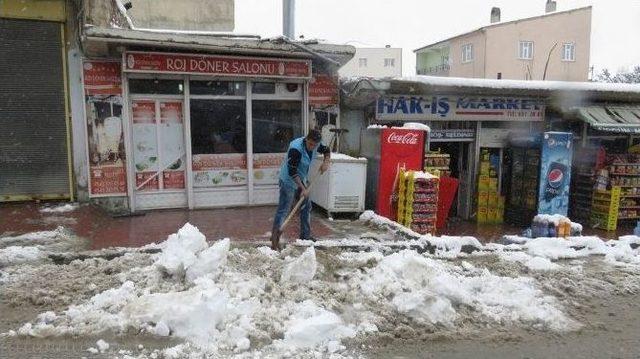 Başkale’de Kar Yağışı