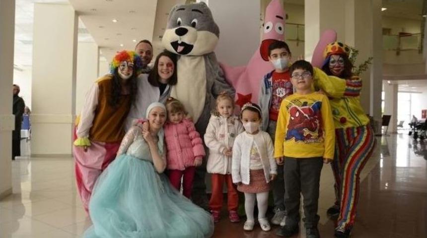 Gen&ccedil;lerin L&ouml;semili &Ccedil;ocuklara G&ouml;n&uuml;lden Desteği