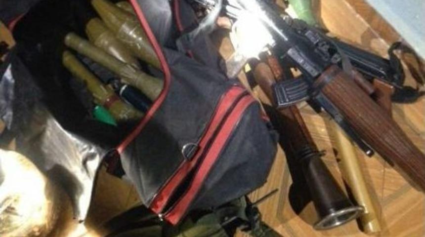 Bağlar&rsquo;da &Ccedil;ok Sayıda Silah Ve M&uuml;himmat Ele Ge&ccedil;irildi