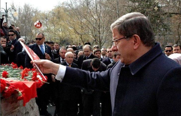 Başbakan Davutoğlu, Kızılay’da Esnafları Ziyaret Etti G3