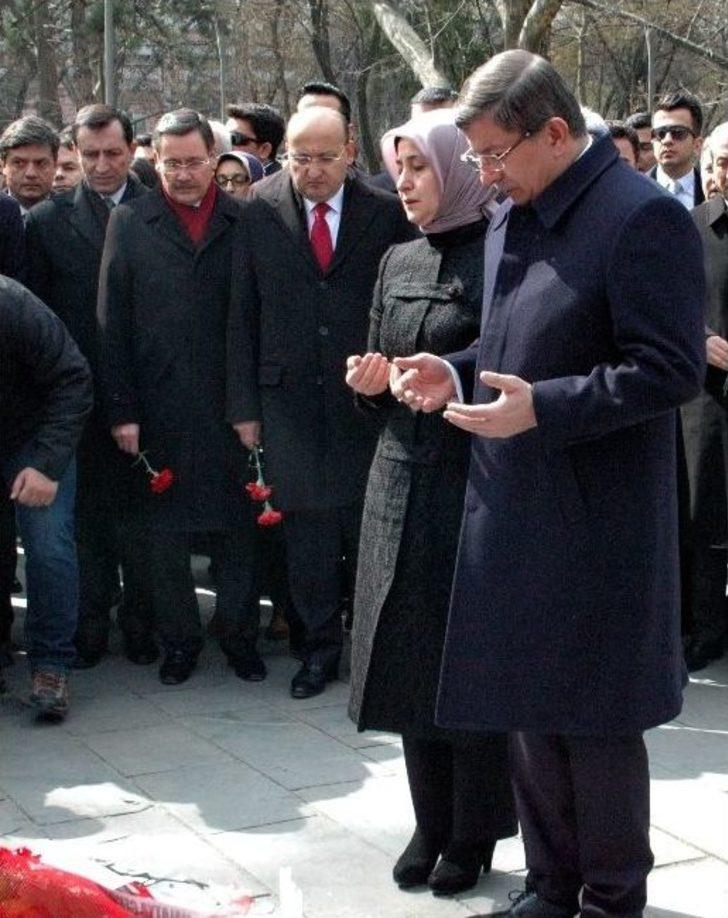 Başbakan Davutoğlu, Kızılay’da Esnafları Ziyaret Etti G4