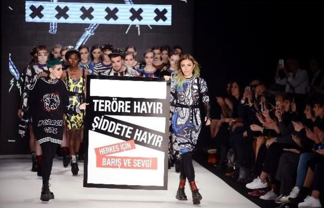 İstanbul Moda Haftası&rsquo;nda Dikkat &Ccedil;eken Ter&ouml;r Mesajı
