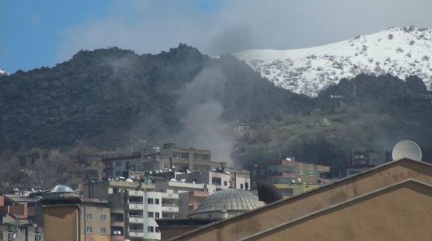 Şırnak&rsquo;ta Barikat Ve Patlayıcılar Top Atışlarıyla İmha Ediliyor