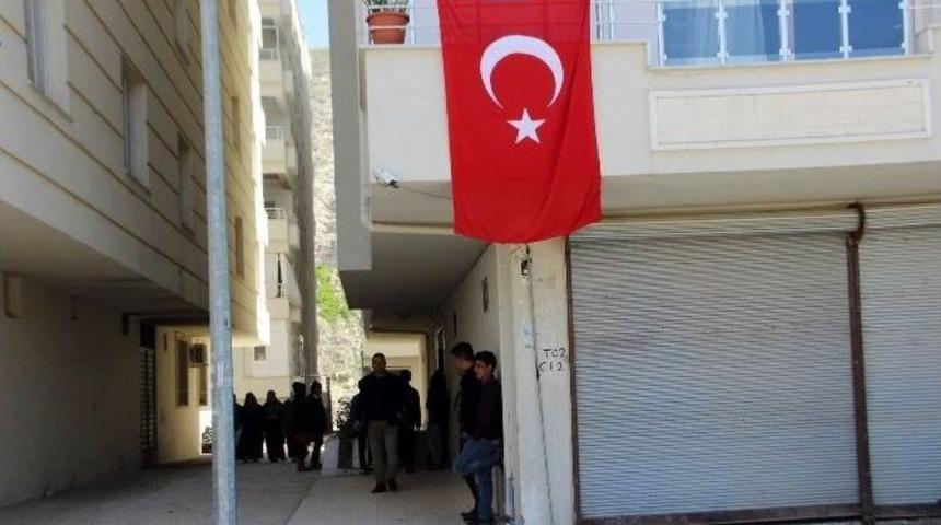 Şehit Polis Mardin&rsquo;de G&ouml;n&uuml;ll&uuml; Olarak Kalmak İstemiş