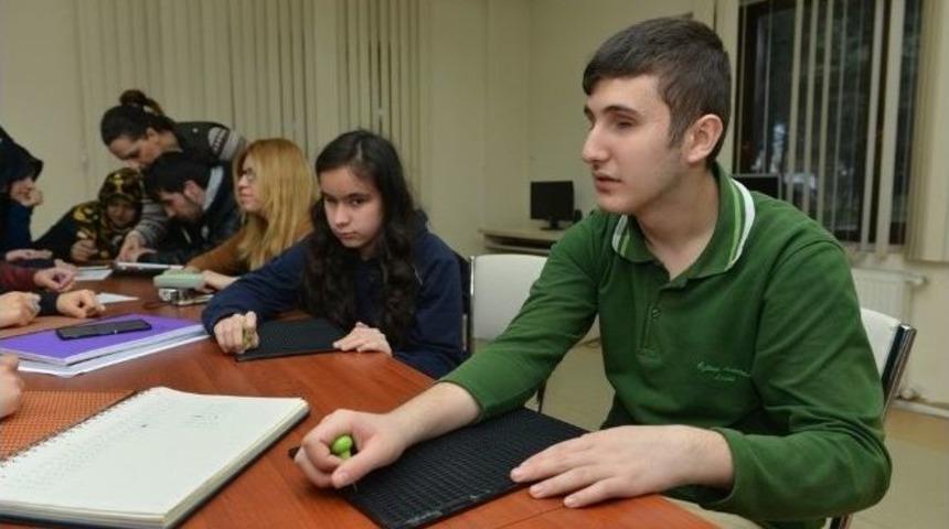 Bizim Ev&rsquo;de Braille Alfabesi Kursu