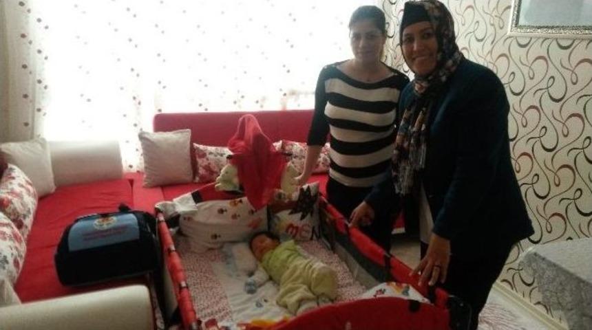Yeni Bebek Sahibi Ailelere Doğum Paketi Hediye Ediliyor