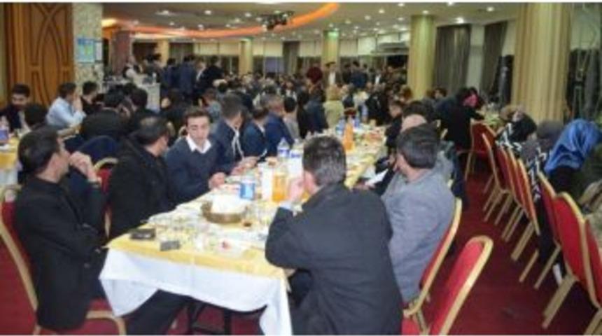 Ak Parti Nil&uuml;fer Gen&ccedil;lik Kolları Başkanı G&ouml;khan Di&ccedil;er&rsquo;den Veda Yemeği