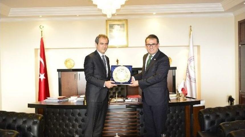 Demirtaş, Rekt&ouml;r &Ouml;zer&rsquo;i Ziyaret Etti