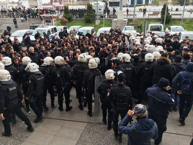 Gözaltındaki Avukatlara Destek Açıklamasına Polis Müdahalesi