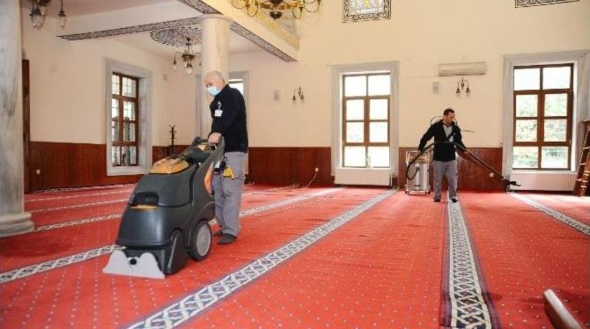 Beylikd&uuml;z&uuml;&rsquo;nde, Camiler Ve Cemevi Temizleniyor