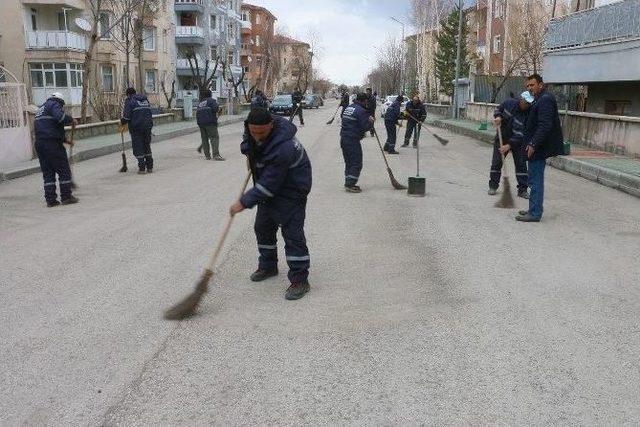 Aziziye’de Bahar Temizliği…