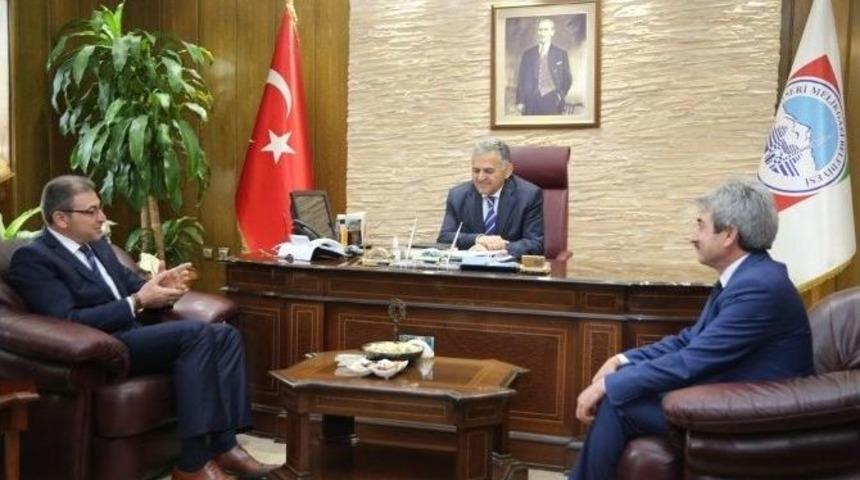 Kayseri Yozgatlılar Derneği Y&ouml;netiminin Melikgazi Belediye Ziyareti