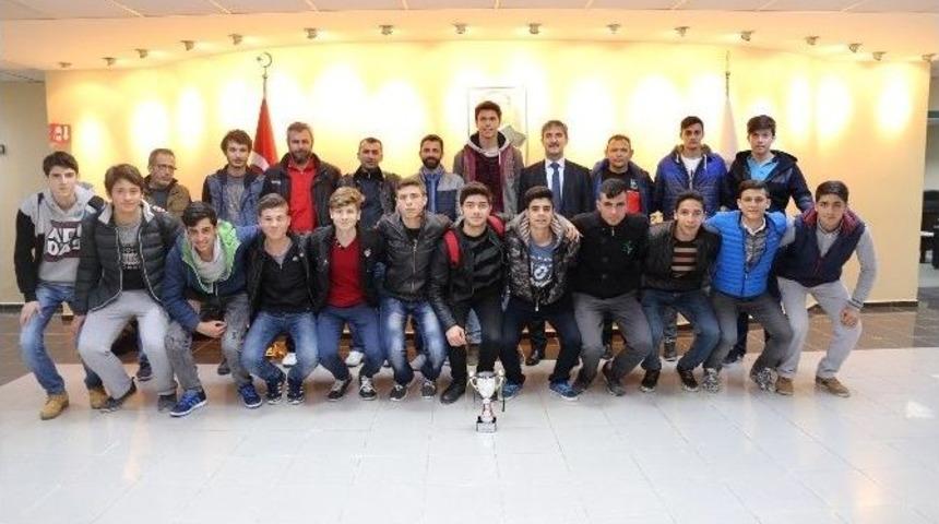 Başkan Şirin U17 Futbol Takımı&rsquo;na Başarılar Diledi