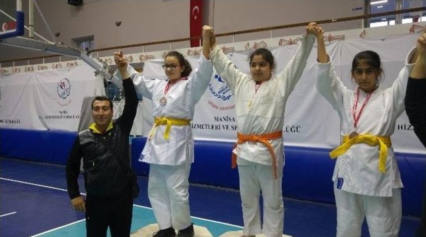 Yunusemre&rsquo;nin Judo&rsquo;daki Başarıları S&uuml;r&uuml;yor