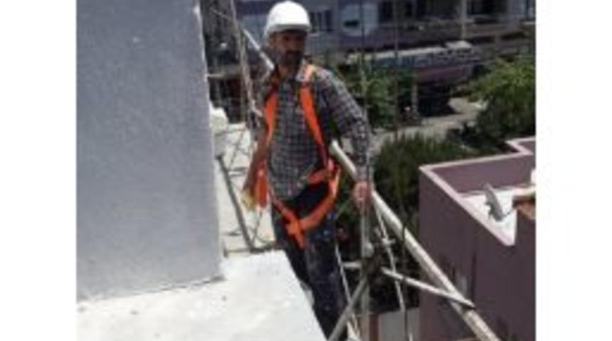 İzmir&rsquo;de Hayatını Kaybeden İş&ccedil;i Toprağa Verildi