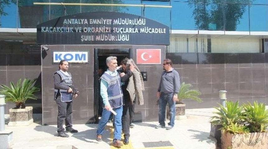 Antalya&rsquo;da Uyuşturucu Operasyonu: 4 G&ouml;zaltı