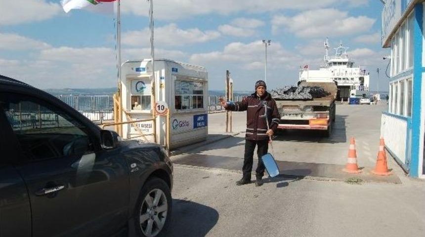 Feribotlara Binen Ara&ccedil;lara Bomba Taraması Yapılıyor