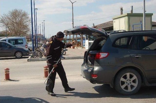 Feribotlara Binen Araçlara Bomba Taraması Yapılıyor