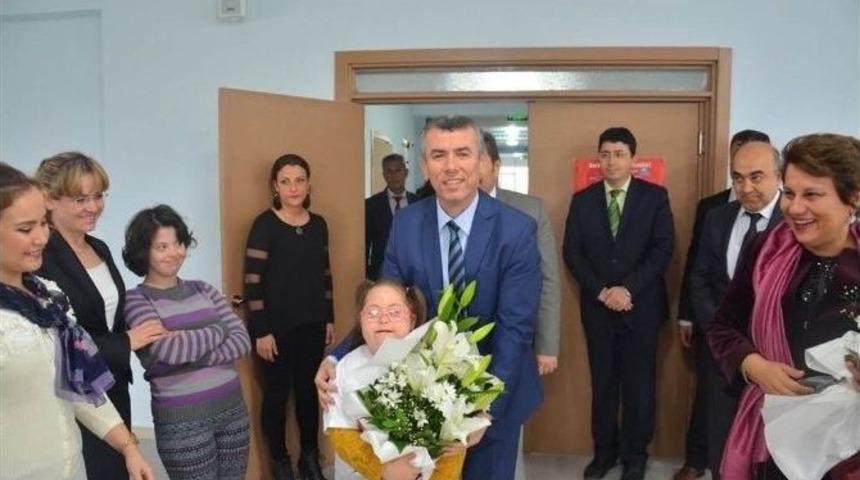 Kaymakam Sırmalı &Ouml;zel Eğitim Merkezini Ziyaret Etti