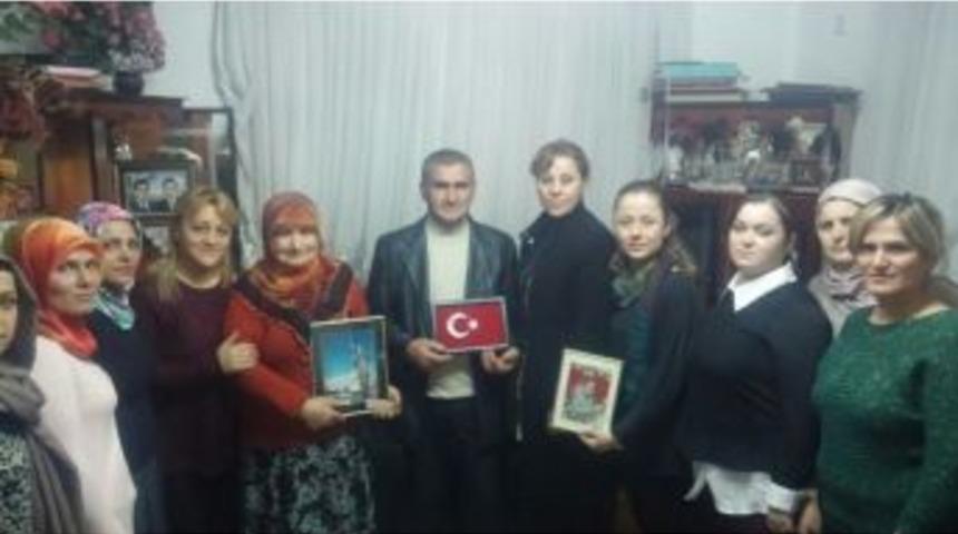 Ak Parti Bartın Kadın Kollarından Şehit Ailelerine Ziyaret