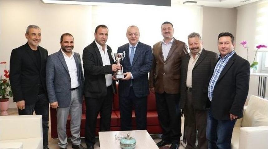 Şampiyon Alaşehir&rsquo;den Başkan Erg&uuml;n&rsquo;e Ziyaret