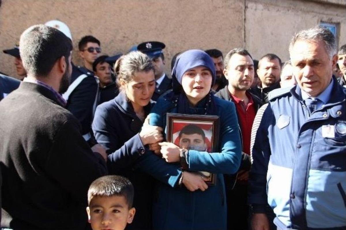 Şanlıurfalı Şehit G&ouml;zyaşlarıyla Toprağa Verildi