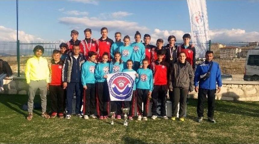 Atletizmde İl Birincisi Oldular