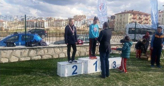 Atletizmde İl Birincisi Oldular