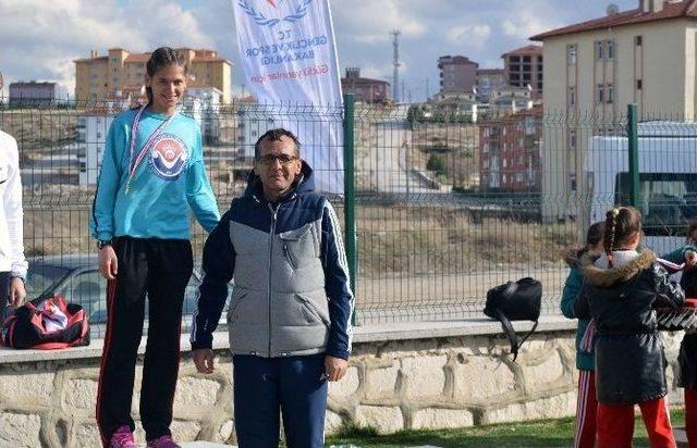 Atletizmde İl Birincisi Oldular