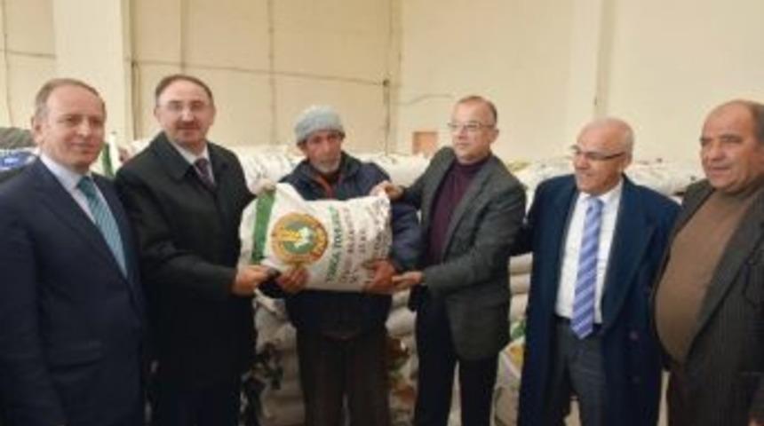 Mustafakemalpaşalı &Ccedil;ift&ccedil;ilere Destek