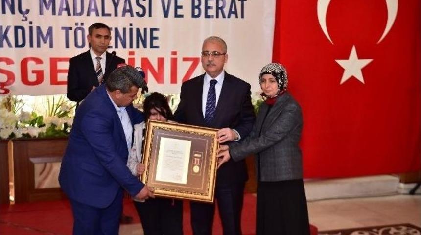 Devlet &Ouml;v&uuml;n&ccedil; Madalyası Sahiplerini Buldu