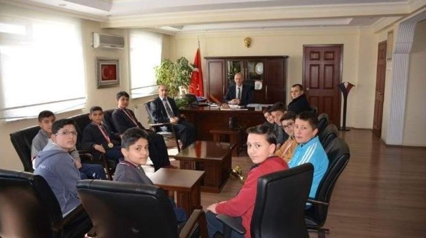 Satran&ccedil; Şampiyonlarından Yozgat Milli Eğitim M&uuml;d&uuml;r&uuml;&rsquo;ne Ziyaret