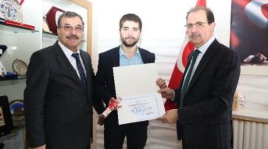 Bayburt &Uuml;niversitesi Ar-ge Yarışmasında &Uuml;&ccedil;&uuml;nc&uuml; Oldu