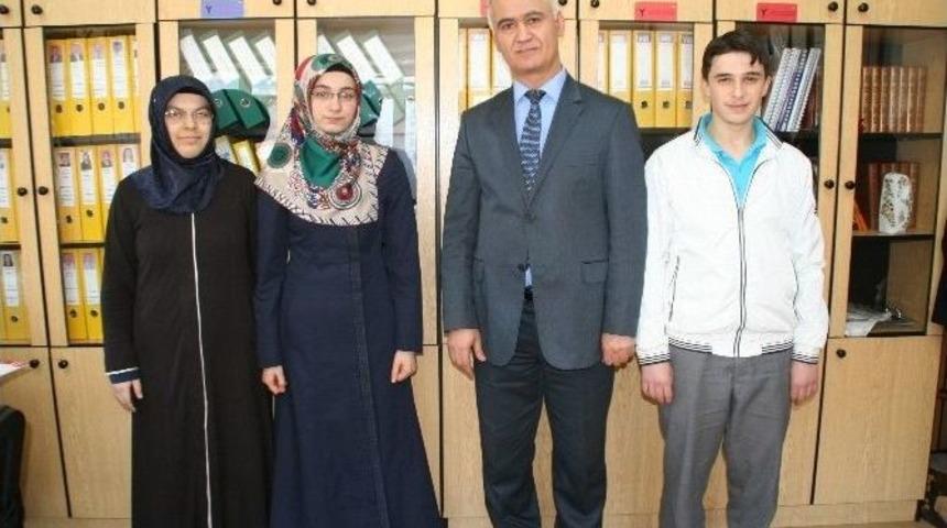 İmam Hatip &Ouml;ğrencileri &Ouml;d&uuml;lle D&ouml;nd&uuml;