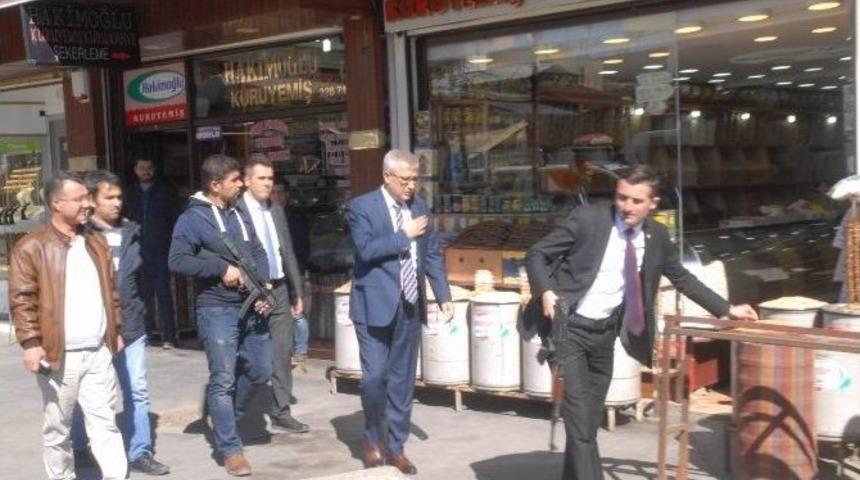 Diyarbakır Cumhuriyet Başsavcısı, El&ccedil;i&rsquo;nin &Ouml;ld&uuml;r&uuml;ld&uuml;ğ&uuml; Yerde İnceleme Yaptı