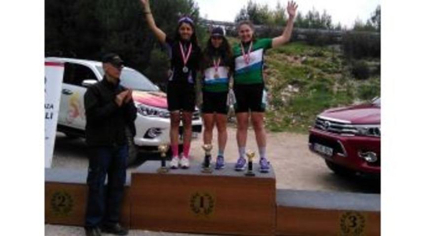 Adıyaman &Uuml;niversitesi &Ouml;ğrencisi Simge Ekici T&uuml;rkiye İkincisi Oldu