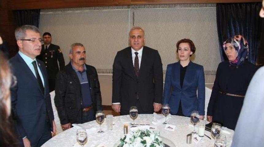 Elazığ&rsquo;da Devlet &Ouml;v&uuml;n&ccedil; Madalyası Ve Beratı Tevcih T&ouml;reni Yapıldı