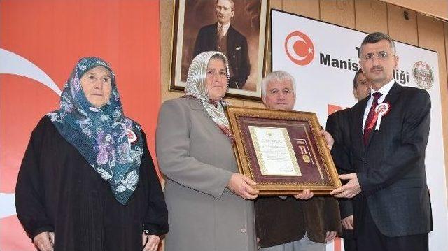 Şehit Yakınları Ve Gazilere Devlet Övünç Madalyası