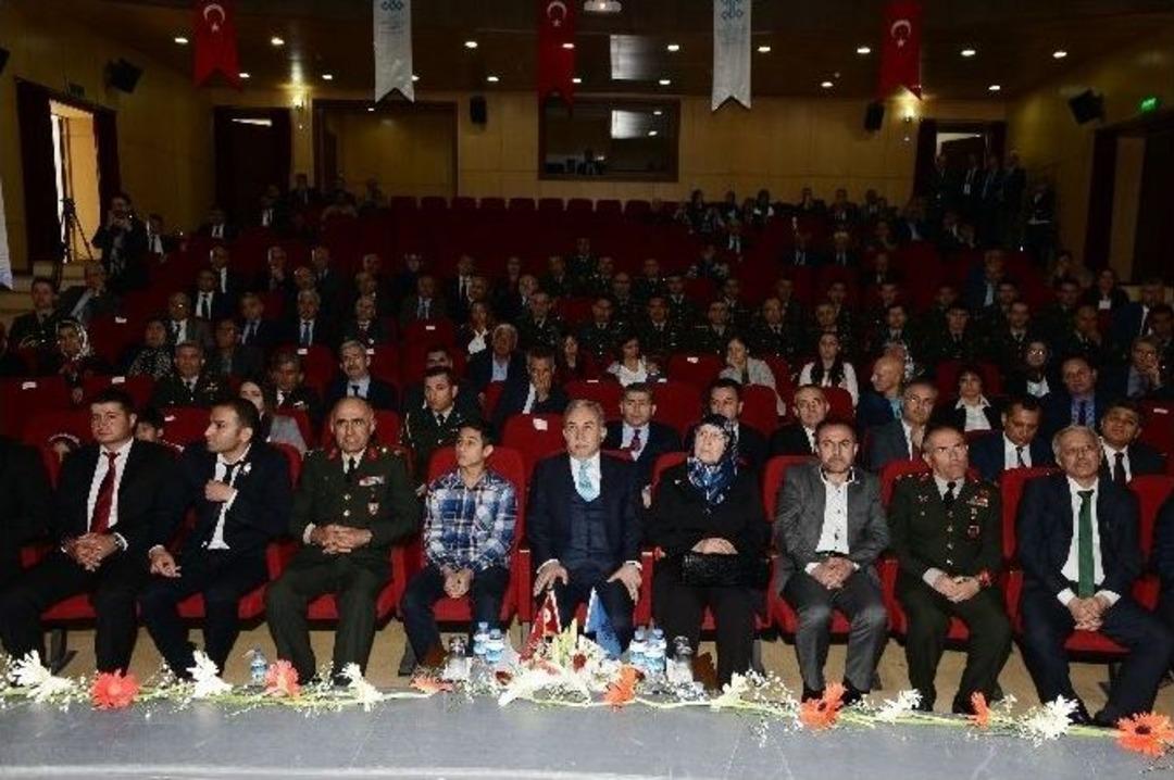 Şehit Ailesi Ve Gazilere "devlet &Ouml;v&uuml;n&ccedil; Madalyası Ve Beratları" Tevcih Edildi