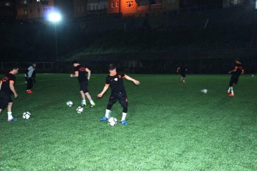 Romanlar Futbol Takımı Kurup Sahaya İndi