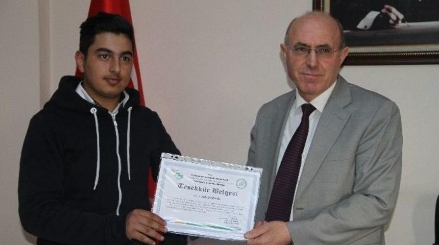 Yaban Hayata G&ouml;n&uuml;ll&uuml; Yemleme &Ccedil;alışması Yapanlar &Ouml;d&uuml;llendirildi