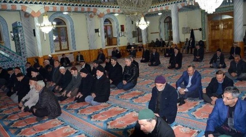 Kelkit&rsquo;te Şehitler İ&ccedil;in Sabah Namazında Mevlid Okutuldu