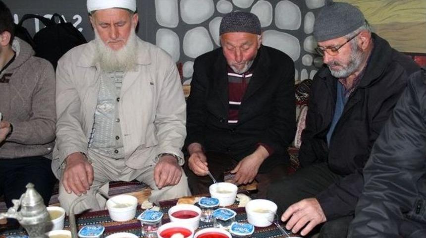 Atalarının 101 Yıl &Ouml;nceki &Ouml;ğ&uuml;nlerinden Yediler