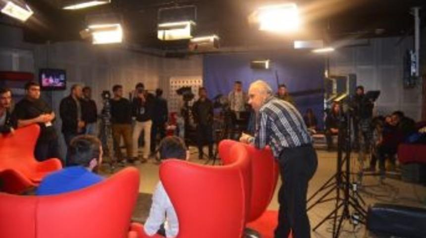 G&ouml;r&uuml;nt&uuml; Y&ouml;netmeni &Ouml;ğrencilere Ders Anlattı