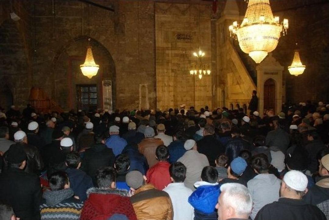 Sabah Namazında &Ccedil;anakkale Şehitleri İ&ccedil;in Dua Okundu